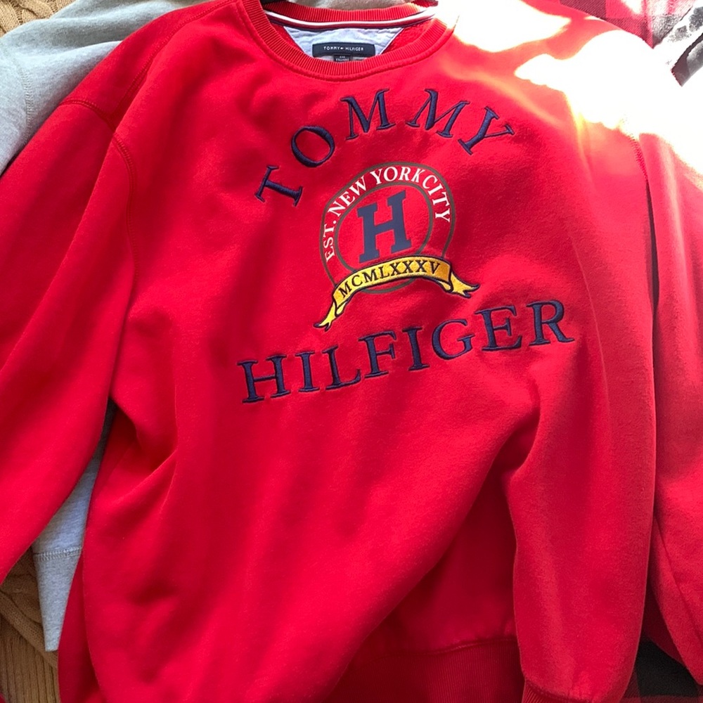 New you’re city red Tommy sweatshirt